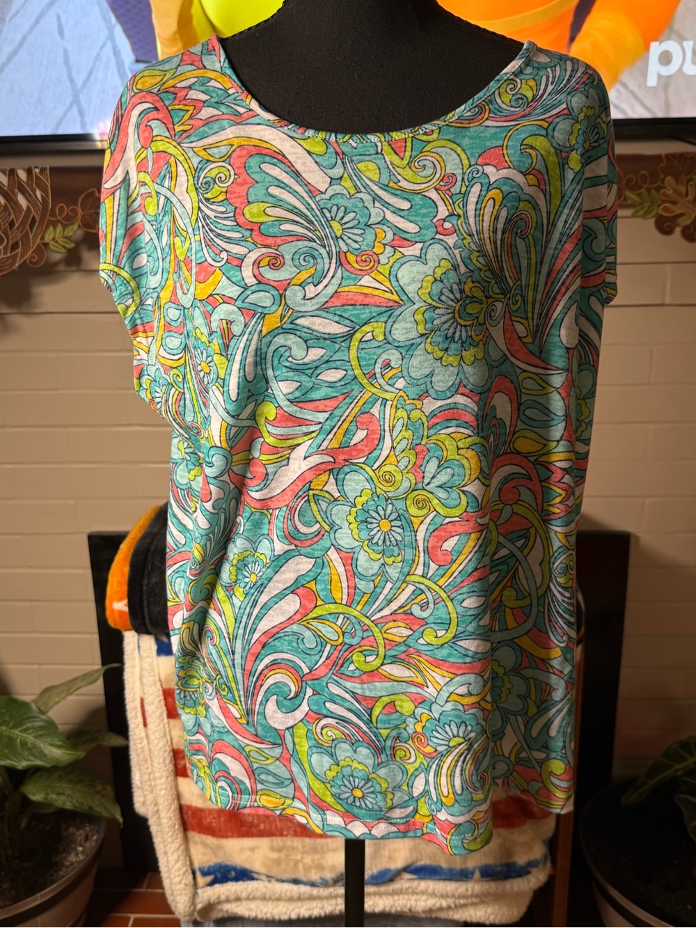 Cathy Daniels Multicolor Floral Swirl Short Sleeve Tee
